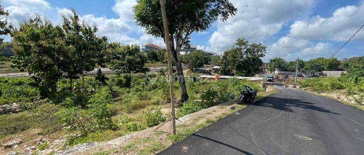 Land for sale near the beach in Bingin, Kuta Selatan 1