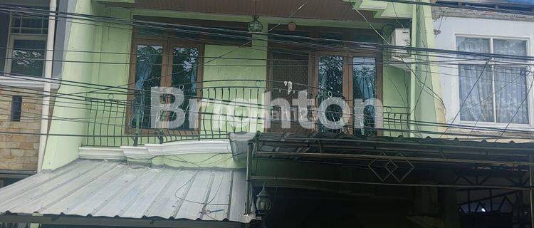 RUMAH SIAP HUNI DI KOMPLEK KLPERUMAHAN TAMAN PALEM 1