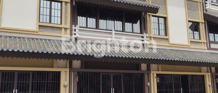 SIXTY NEW THREE-STORY SHOPHOUSE UNITS + ONE JAPANESE-STYLE ROOFTOP READY FOR USE FOR PREMIUM TENANTS HIGHLY STRATEGIC LOCATION WITH MAIN ROAD ACCESS PANTAI INDAH KAPUK DUA NORTH JAKARTA 1