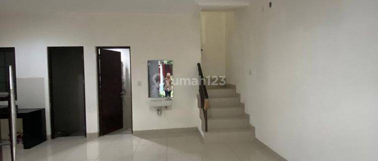 Di Sewakan Rumah Green Village Luas 6x10,5 15 menit ke Green Lake Cipondoh Tangerang Banten 1