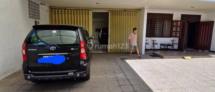 Dijual Istimewa Rumah Manyar Jaya 1