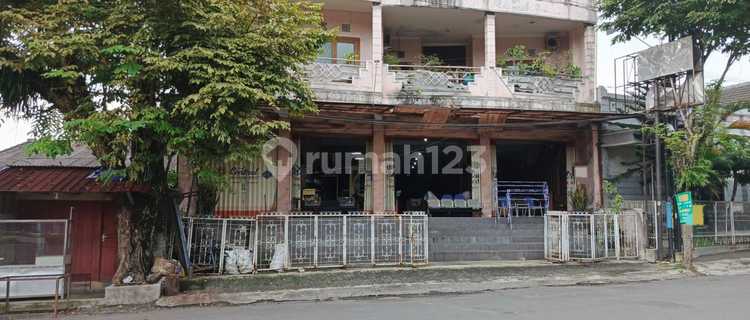 0401.18(C) 2 Auctioned Shophouses, Yogyakarta, Dr. Radjiman Wedyodiningrat Street, Sleman. 1