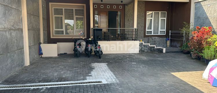 Dijual Rumah Luas Dengan Basement Dekat Ring Road Barat 1