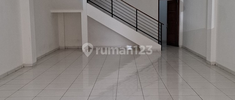 FOR RENT: 3-STORY SHOPHOUSE IN THE CAMPUS AREA, CATUR TUNGGAL, SLEMAN 1