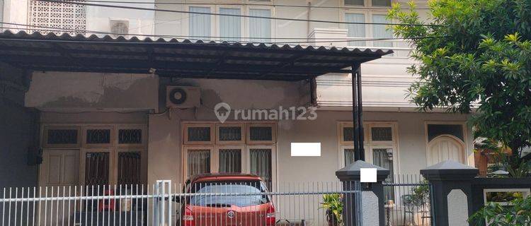 Dijual Cepat Rumah Hoek Siap Huni Jalan 3 Mobil di Janur Kuning , Bisa Nego  1