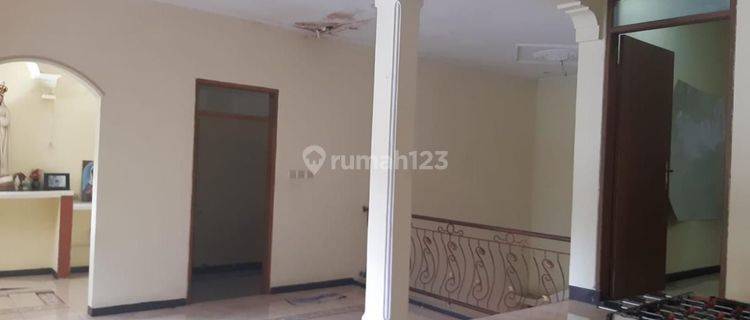 RUMAH 2 LANTAI SEDERHANA DI KOMPLEK BOGOR 1