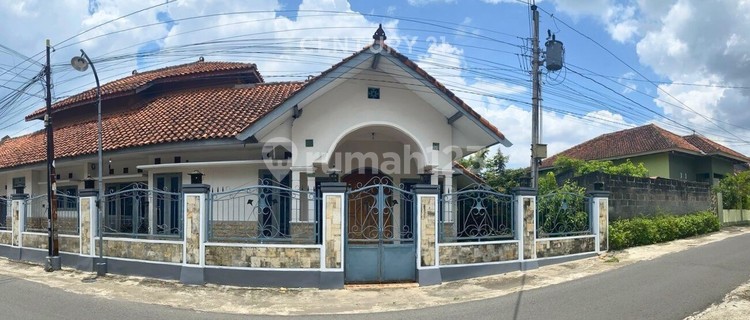 Rumah Cocok Untuk Hunian Hanya 950 M Ke Pasar Stan Maguwoharjo  1