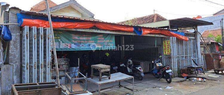 Jual Rumah + 2 Unit Kios di pasar Karang ayu kenconowungu 1