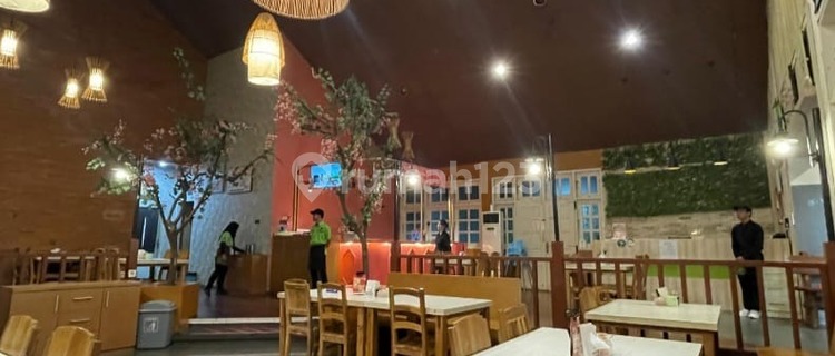 Ready-to-Use Business Space Suitable for Restaurant in Upper Semarang 1