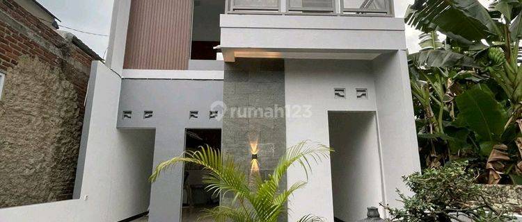 Rumah 2 Lantai Area Strategis & Posisi Hook 1