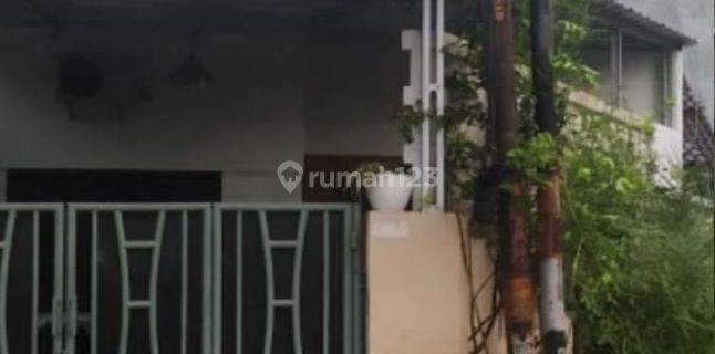 Rumah Hook Strategis di Jalan Kanguru Gayamsari 1