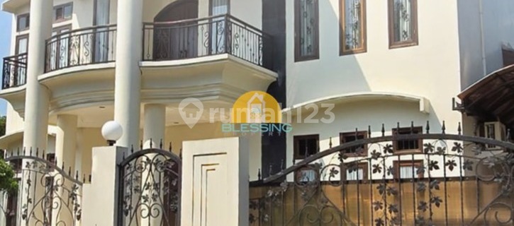 Rumah Premium Strategis Siap Huni Bagus di Jalan Bulusan 1