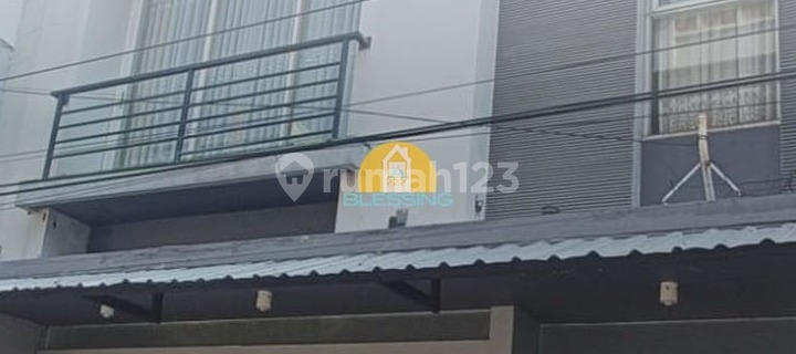 Premium Strategic House Ready to Use on Karangwulan Street 1