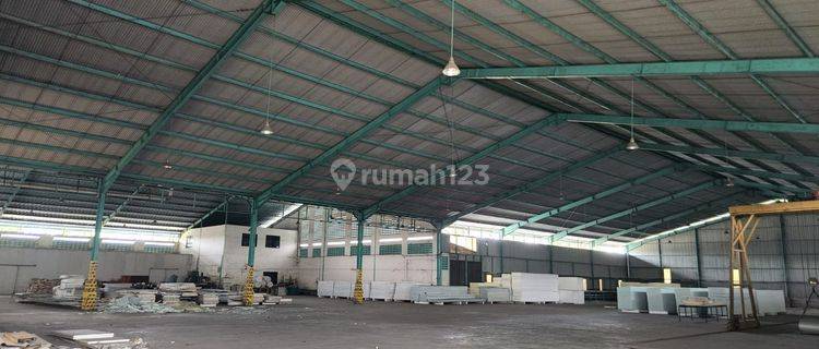 FOR RENT
GUDANG  SIAP PAKAI 
RAYA SERANG KM  35 BANTEN
STRATEGIS PINGGIR JLN RAYA*
CONTAINER 40 "
LUAS TANAH 4.000 m²
LUAS BANGUNAN 1.100 m² 1