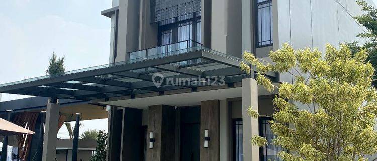 Rumah 3 Lantai Semi Furnished di Gading Serpong, Tangerang 1