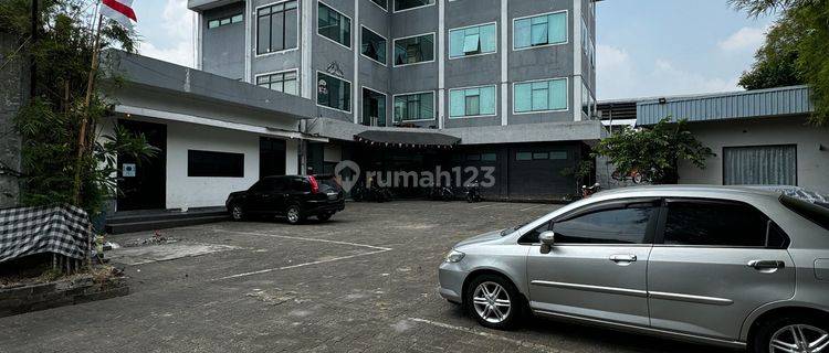 Dijual Gedung 4 Lantai Dilengkapi Lift Lokasi Strategis di Palmerah 1