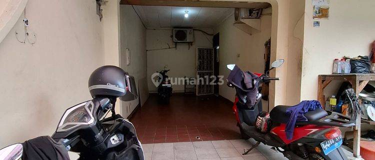 Rumah Butuh Renovasi Unfurnished SHM di Tambora, Jakarta Barat 1