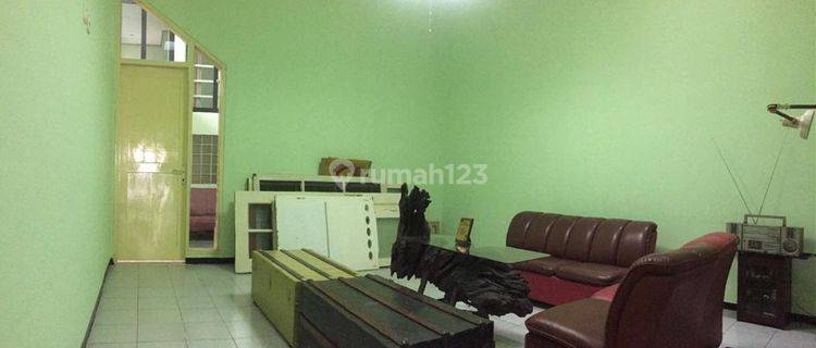 Disewakan Rumah Ruang Usaha Lokasi Strategis Daerah Tamansari 1