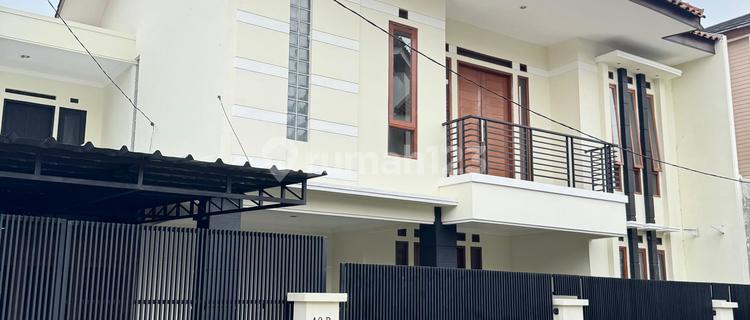 For Sale 2-Story House in Turangga, Jl. Sinom Lengkong Bandung. Safe, Comfortable, and Well-Maintained Residence. Strategic Location with Easy Access. 1
