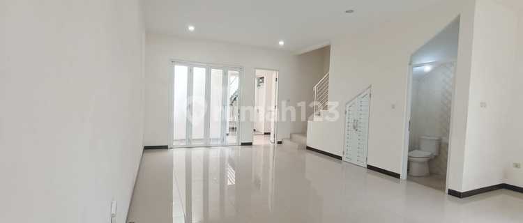 FOR RENT: 2-STORY HOUSE IN TAMAN KOPO INDAH 5 (TKI 5) PINEWOOD BANDUNG, A MODERN AND COMFORTABLE RESIDENCE, WELL-MAINTAINED AND STRATEGICALLY LOCATED 1