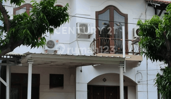 Nice Ready-to-Live House in Meadow Green Lippo Cikarang 1