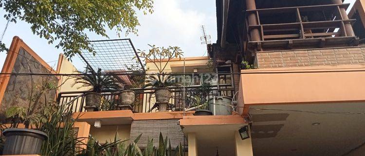 Rumah 2 Lantai, Siap Huni, Unik Bintaro  1