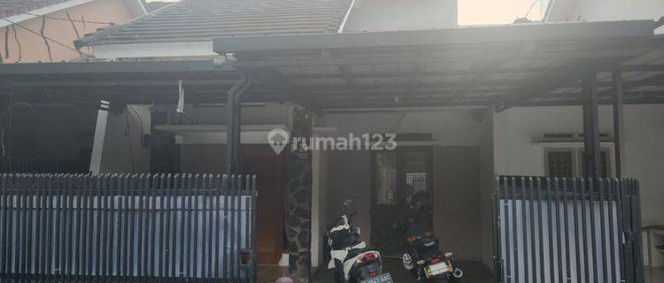 Rumah Bagus 2 Lantai di Cempaka Arum 1