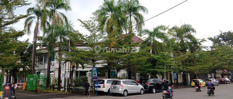 Rumah 2 Lantai Panakkukang Poros Jalan- Kawasan Kuliner
- kawasan Pendidikan
- Dekat dari Kampus
- Dekat dari TK, SD, SMP, SMA
- Dekat dari Mall Terbesar di Makassar
- Kawasan CBD Makassar
- Dekat dari pusat perbelanjaan
- Pusat kota 1