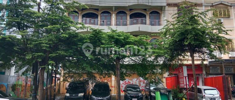 Three-story Shophouse, Highly Strategic Location in Makassar City. 1