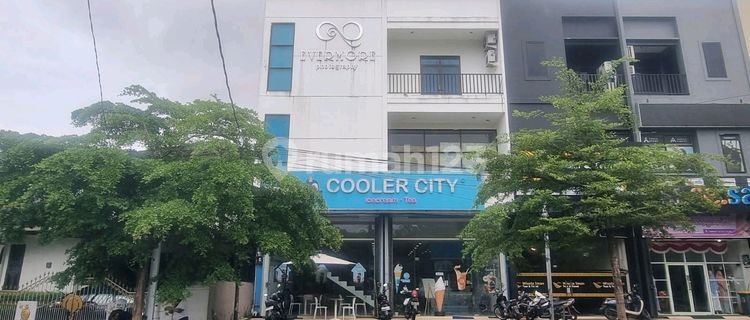 Beautiful 3-Story Well-Maintained Shop House in Pengayoman Panakkukang Area 1