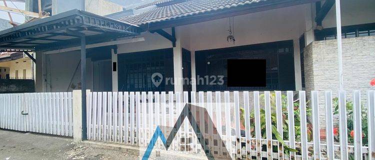 Rumah Klasik Dalam Komplek Area Turangga Sayap Buah Batu Bandung 1