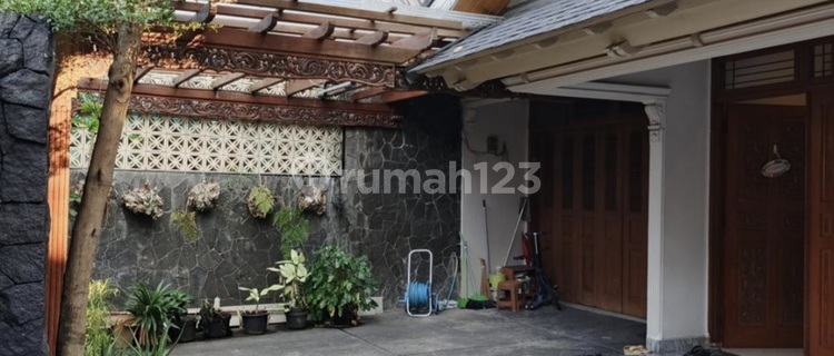 Rumah Siap Huni Lingkungan Nyaman dan Asri di Kebayoran Baru Jakarta Selatan 1