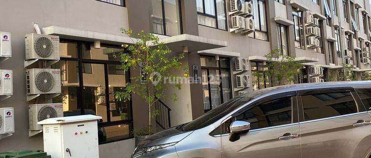 Green Royal condo house

Lantai 2, 
Uk, 5x10m2 Hdp Selatan 1