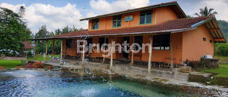 Villa Indah di Ciater dengan pemandangan mempesona 1