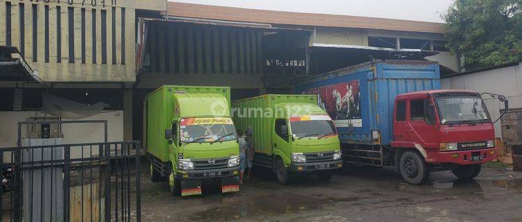 Gudang di Taman Baruna Yos Sudarso, Semarang 1