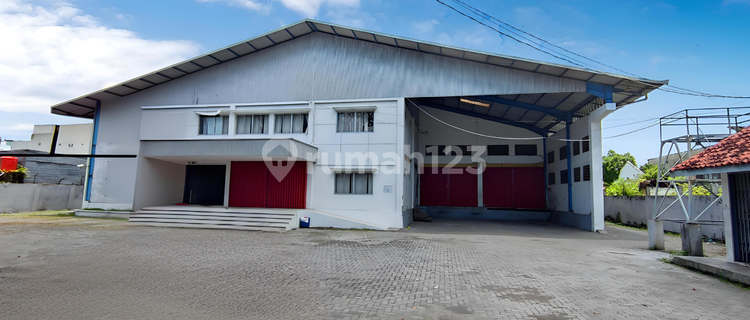 Warehouse on Majapahit Main Road, East Semarang. 1