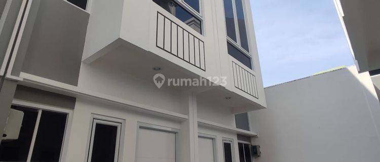 Rumah baru modern 2 lantai di Jl kebon kosong XII Kemayoran Jakarta pusat  1