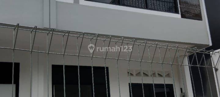 Rumah Murah 2 Lantai Dekat Pasar Baru Dan Mangga Besar . 1