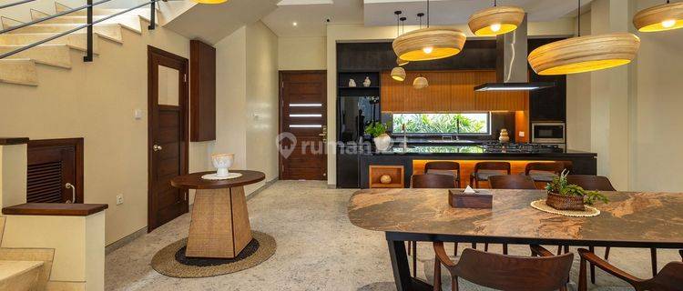 Villa Mewah 3 Kamar Tidur Furnished Di Toyaning Uluwatu Street 1