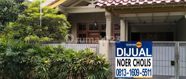 Ready-to-occupy house. One gate system. Flood-free. Negotiable price until deal. 1