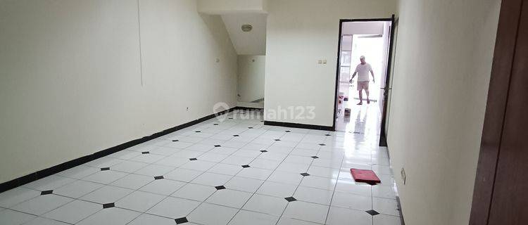 Ruko Full Renovasi,Semi Furnish Di Kebayoran Baru.Pinggir Jalan Besar.Harga Nego Sampai Deal 1