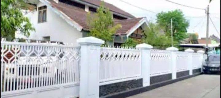 SIAP HUNI! RUMAH BESAR BERSIH TERAWAT DGN HALAMAN LUAS 1