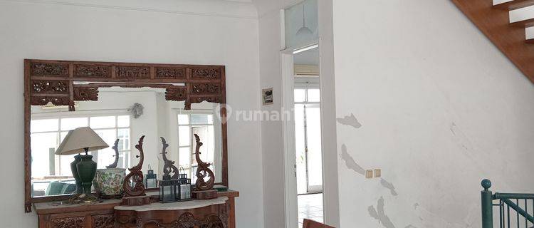 Rumah 3 Lantai Bagus Semi Furnished SHM di Niaga Hijau, Jakarta Selatan 1