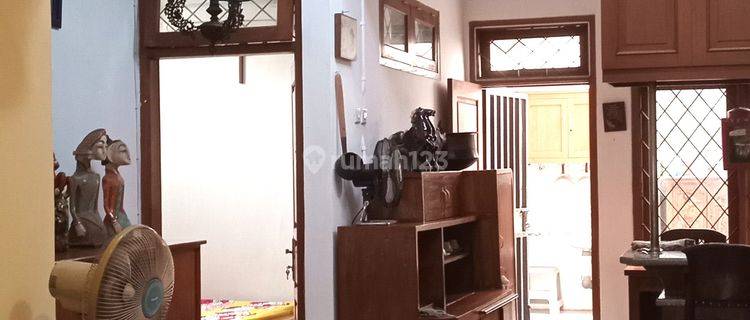 Rumah Kontrakan 2 Lantai Bagus Semi Furnished di Jalan Sagu, Jakarta Selatan 1