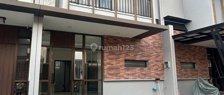 Rumah Baru 2 Lantai Luas Rapi Include Ac di Dakota Suvarna Sutera 1