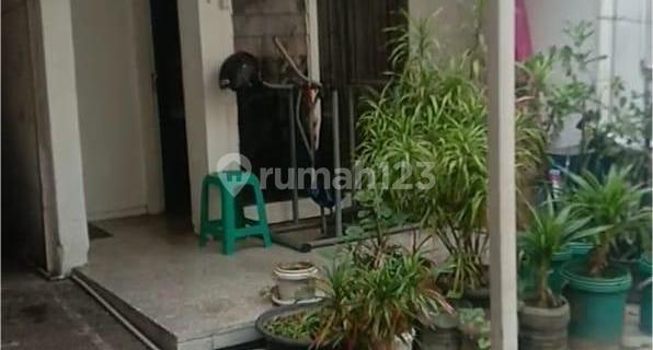 Golden Location in Mangga Besar! Rare Opportunity! L-Shaped Land in Mangga Besar, Ideal for Boarding House Development. 1