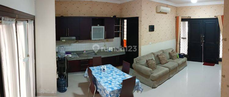 Disewakan Rumah Kontrakan Central Park Furnished Bagus 2 Lantai A Yani Surabaya  1