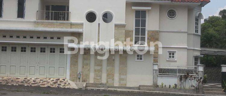 Rumah  Hook besar dekat Jl Soekarno Hatta (Suhat) Malang 1