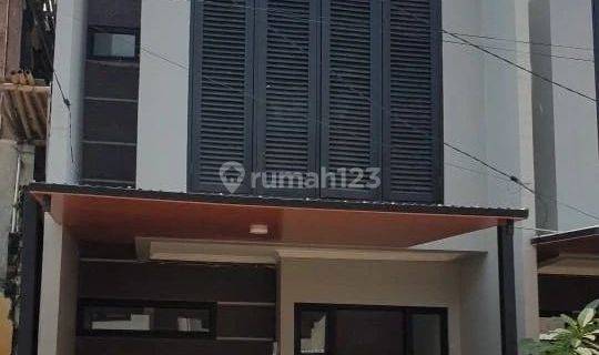 Rumah Baru Siap Huni 3 Lantai dengan Rooftop di Casablanca Premiere Depok  1