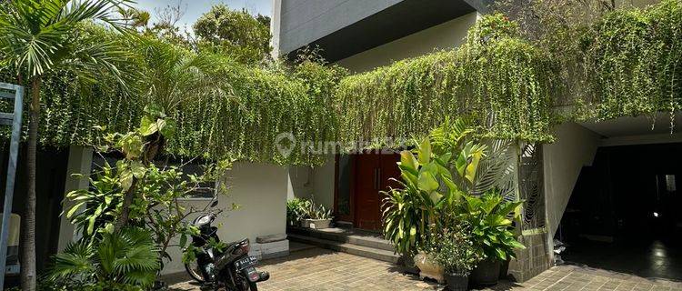 Rumah Bagus Mewah 3 Lantai High Ceiling Semi Furnished Siap Huni 1